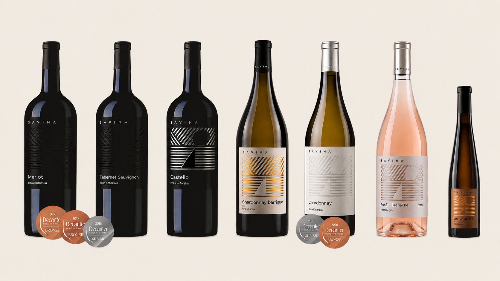 Castel Savina wine selection bottles and award badges